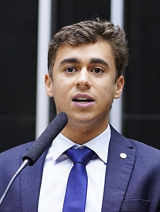 Foto: Pablo Valadares / Câmara dos Deputados (CC BY 3.0) Retrato de Nikolas Ferreira